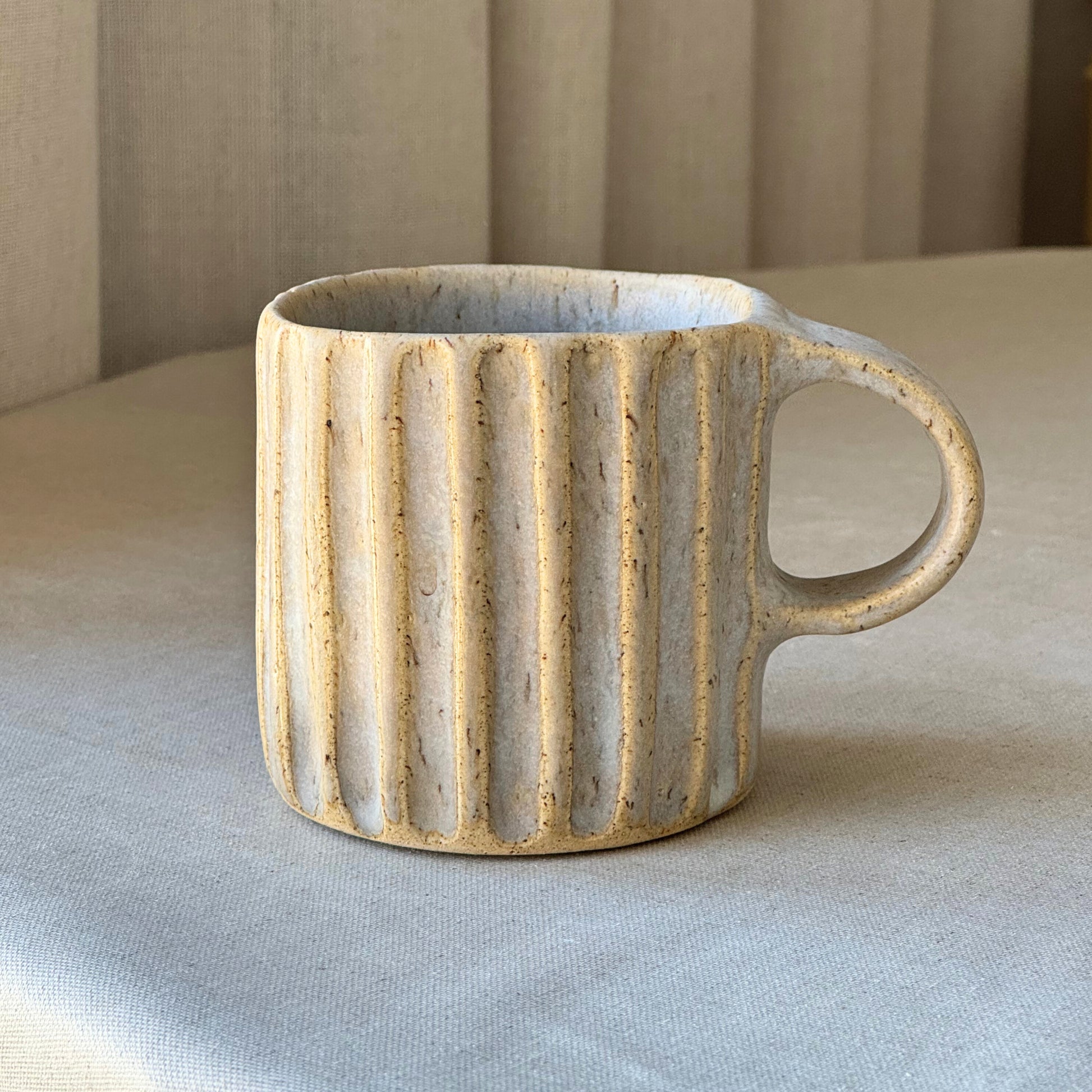 Saleta freckled carved mug - Saleta